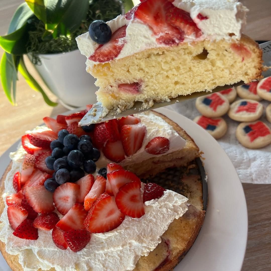 French Strawberry Cake
