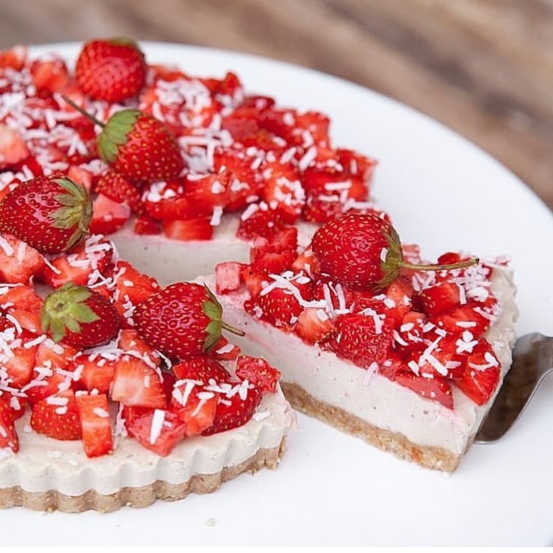 Raw / Plant Based Strawberry & Vanilla Cheesecake